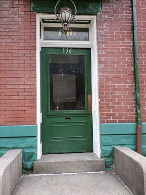 1 bedroom, 1 bath, 2nd floor apt – photo 1
