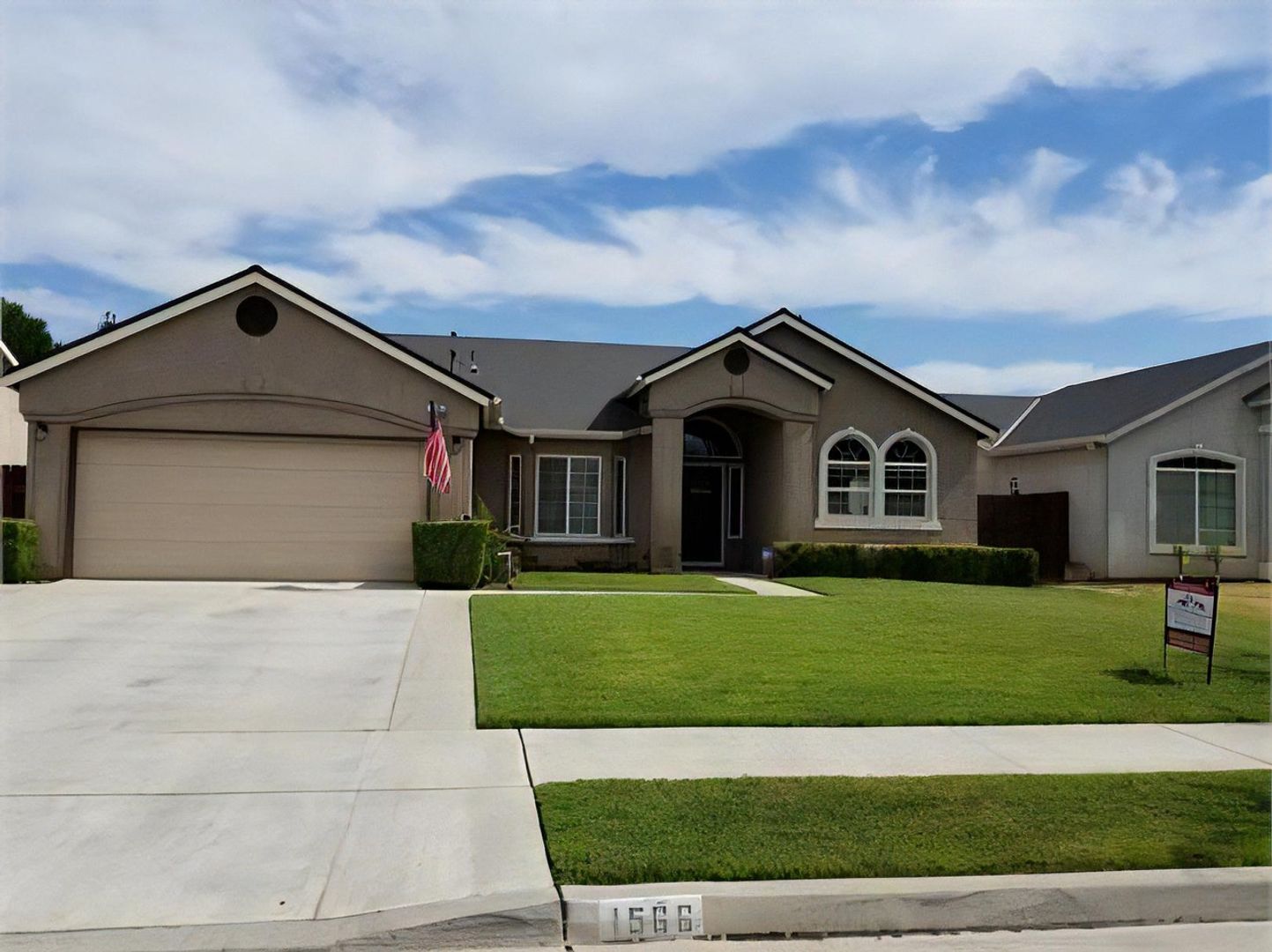 Lemoore House: 1566 Persimmon St
