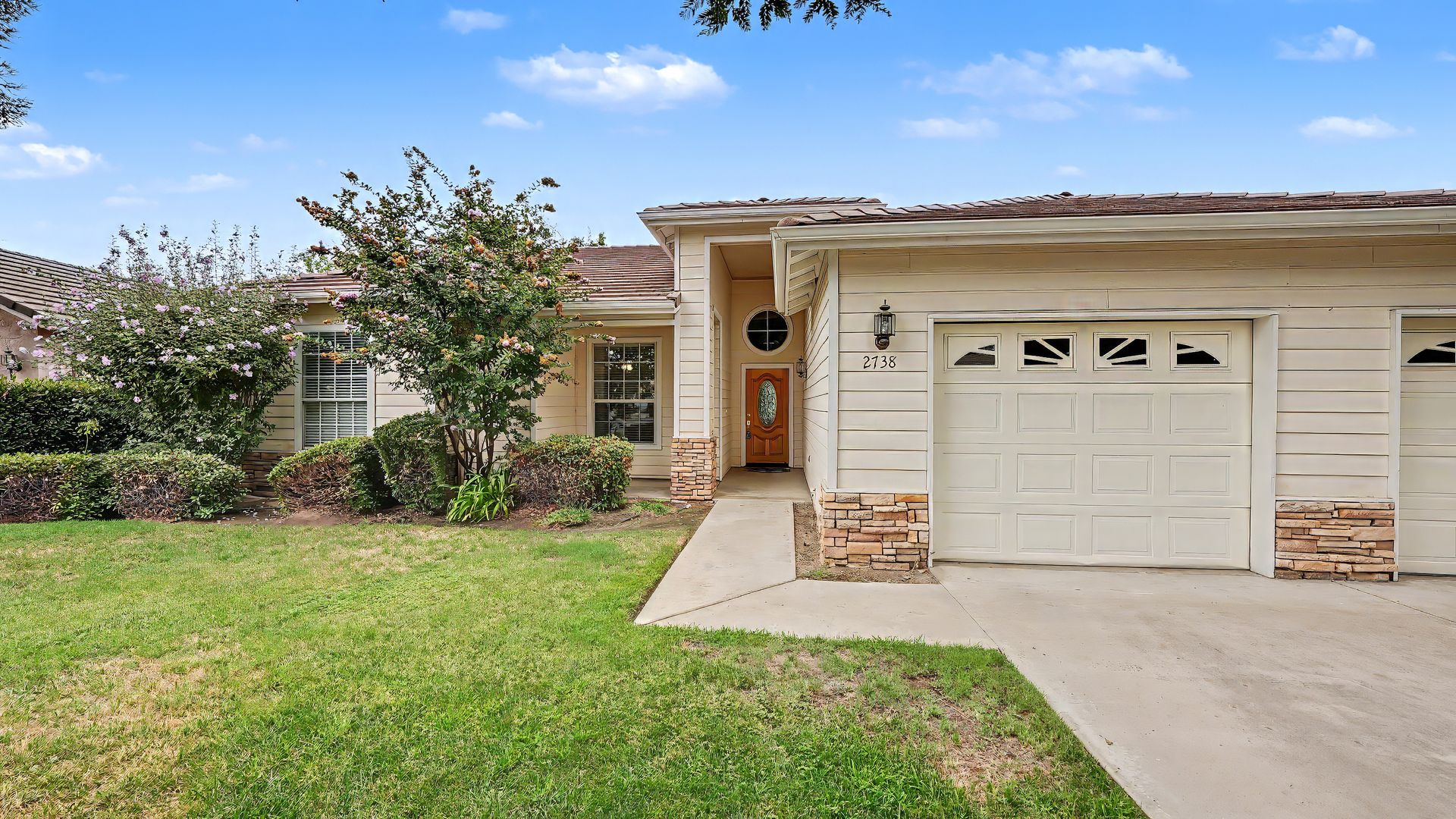 Visalia House: 2738 W Ceres Court