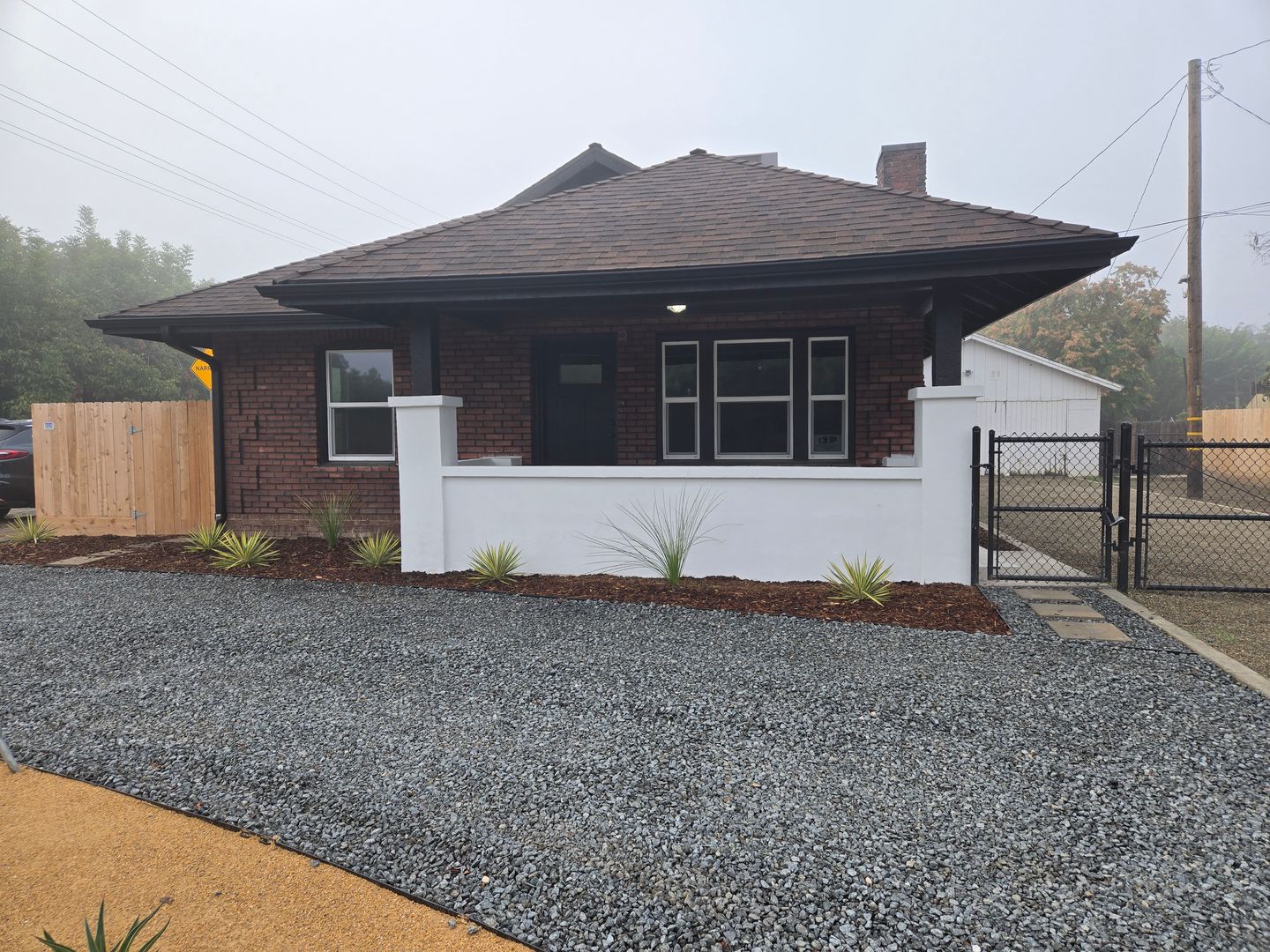 Visalia House: 915 E Tulare Ave