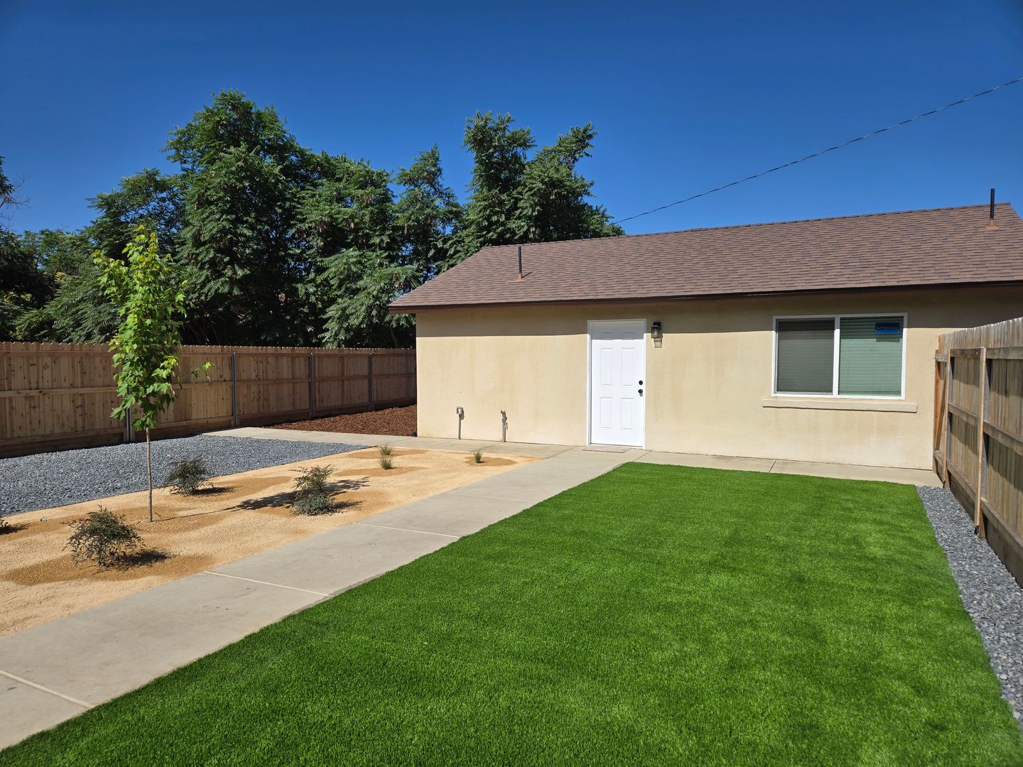 Visalia House: 917 E Tulare Ave