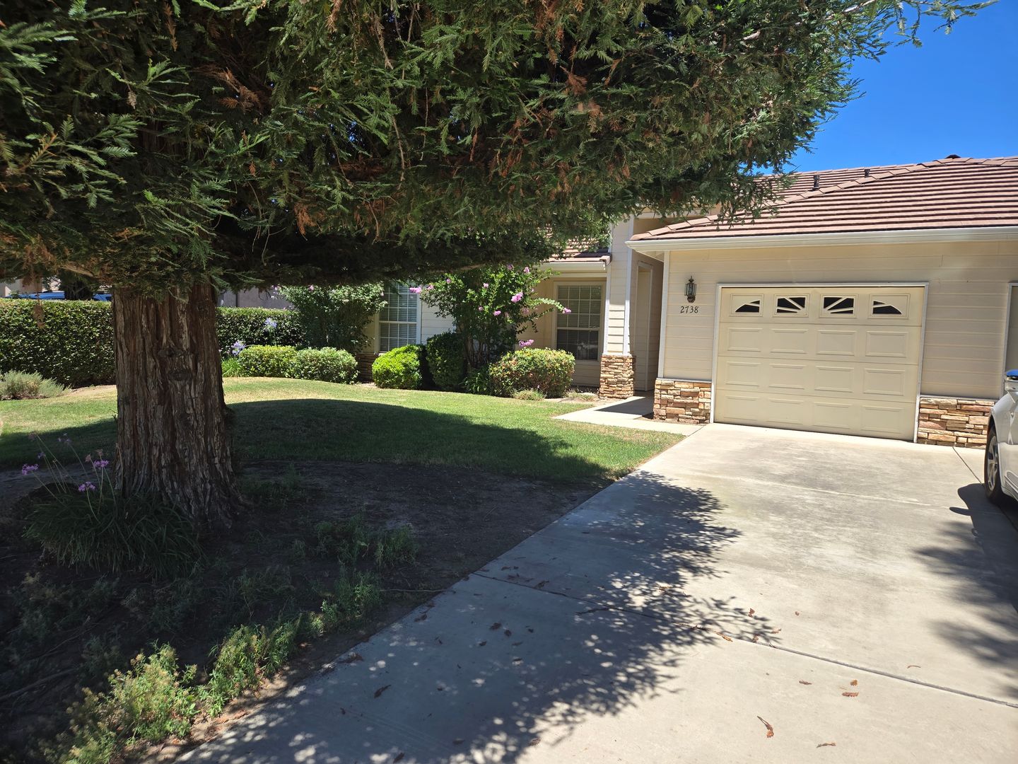 Visalia House: 2738 W Ceres Court