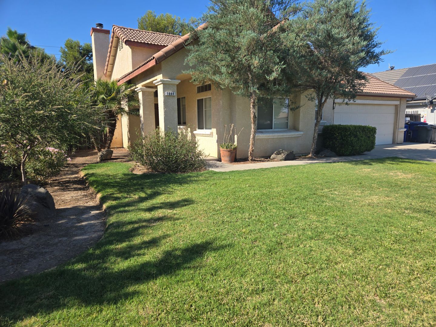 Lemoore House: 1684 Homestead Way