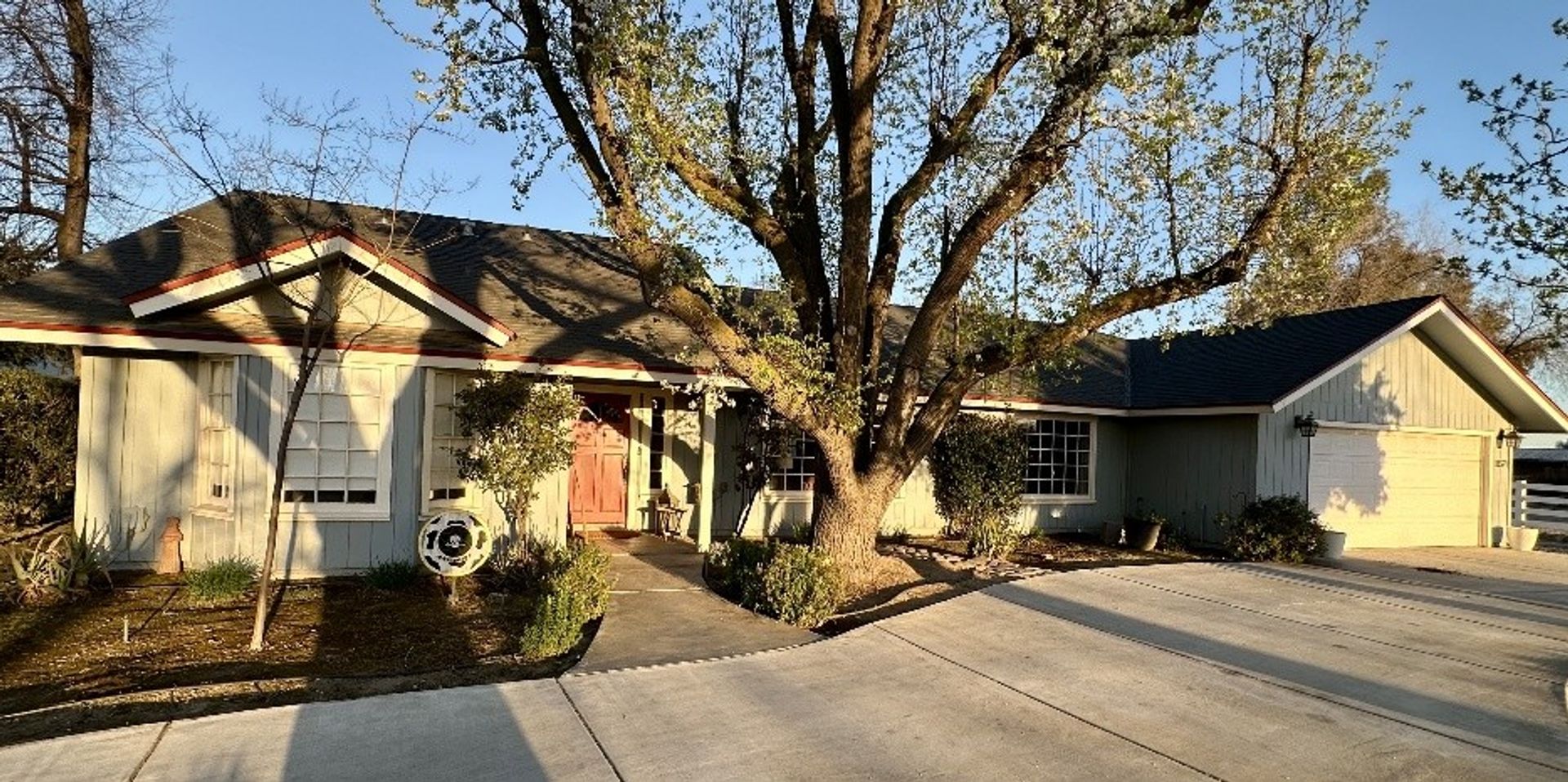 Lemoore House: 8521 20 1/2 Ave