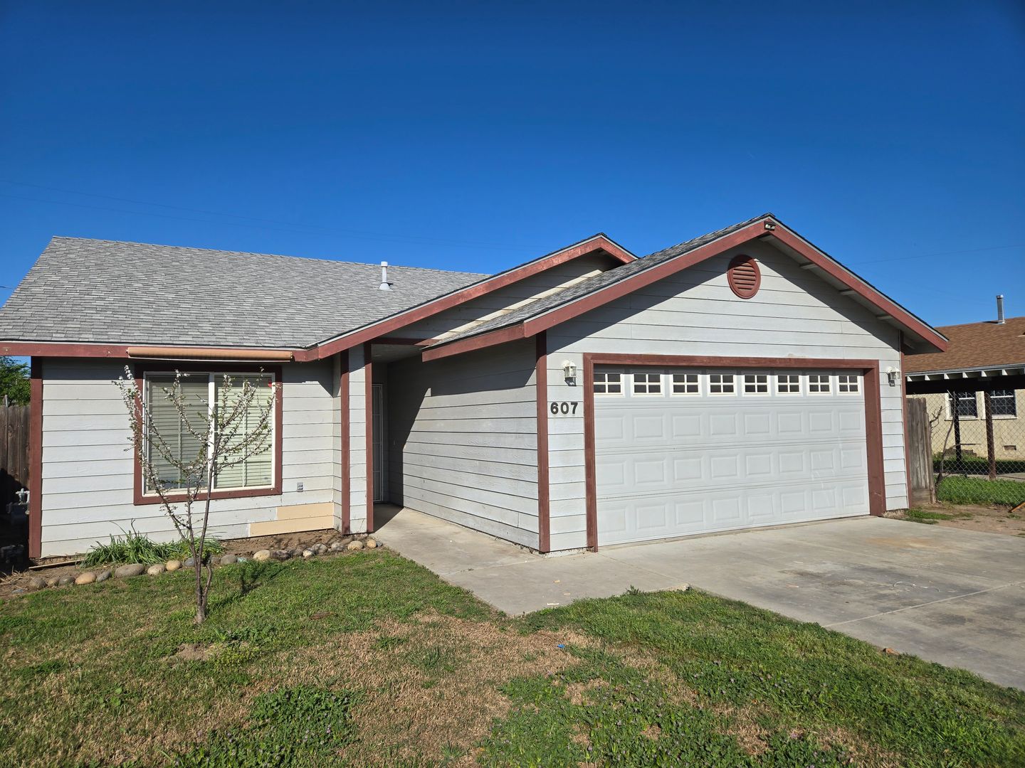 Tulare House: 907 Santa Clara St