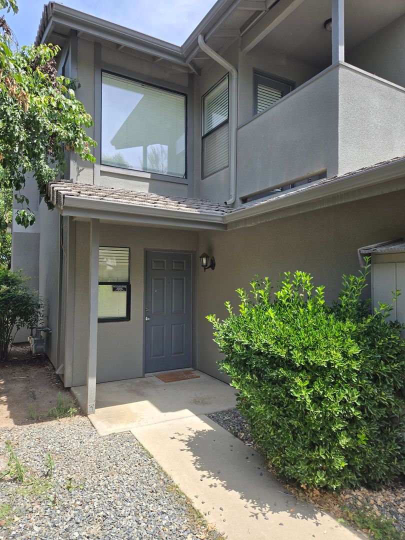 Visalia Apartment: 4928 W Westgate Ct