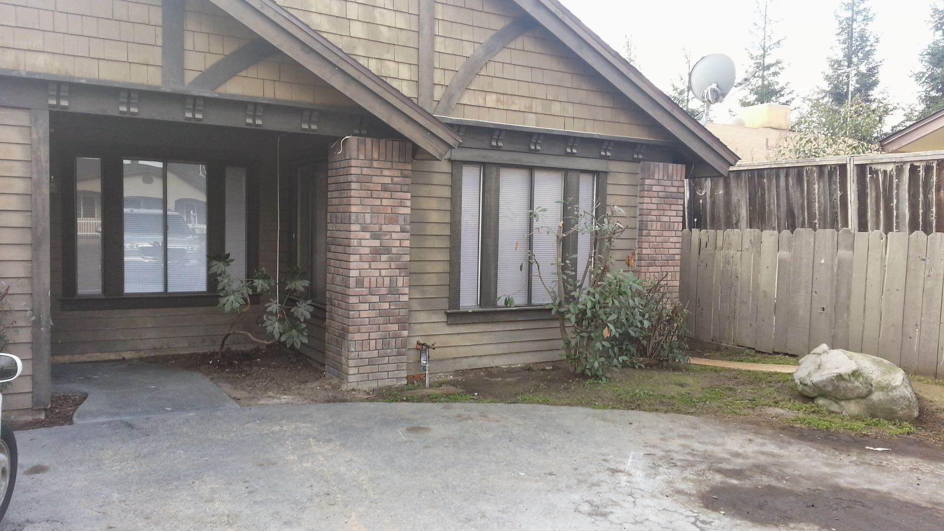 Visalia Apartment: 3805 W Meadow Ave #2