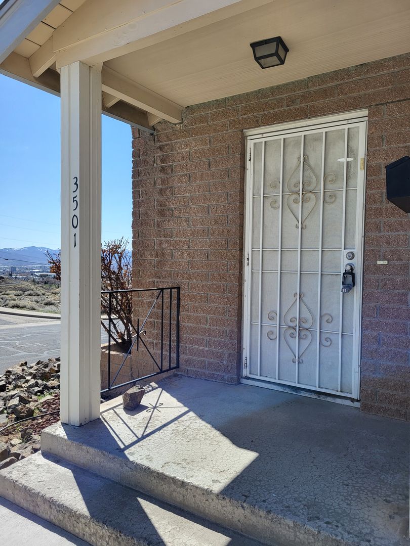 Reno Apartment: 3501-3503-3505-3507 Gypsum Road