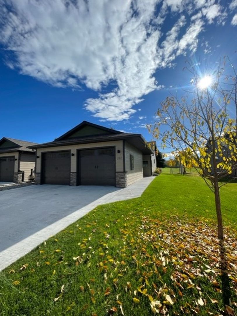 Kalispell House: 292 W Nicklaus Ave