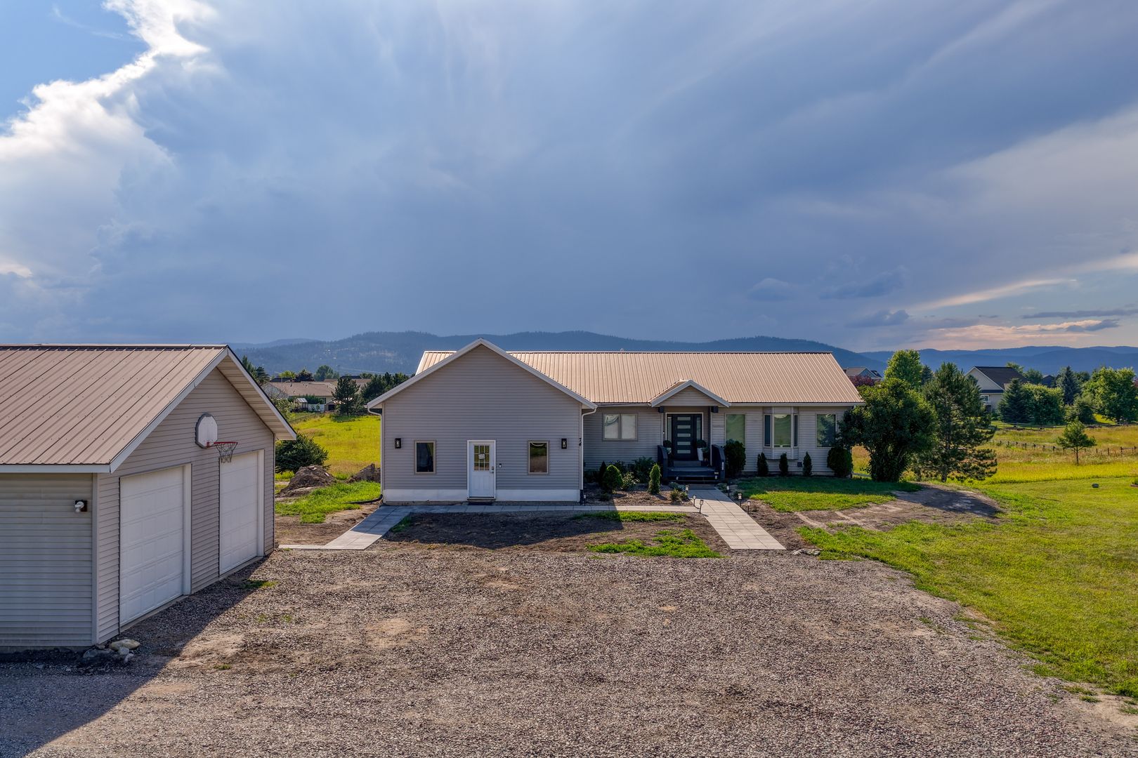 Kalispell House: 74 Stillwater Rd