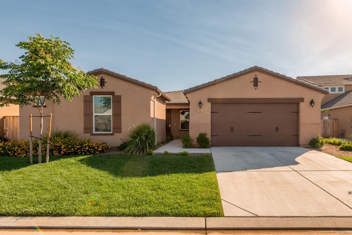 Clovis House: 1843 N. Whitehorse Lane