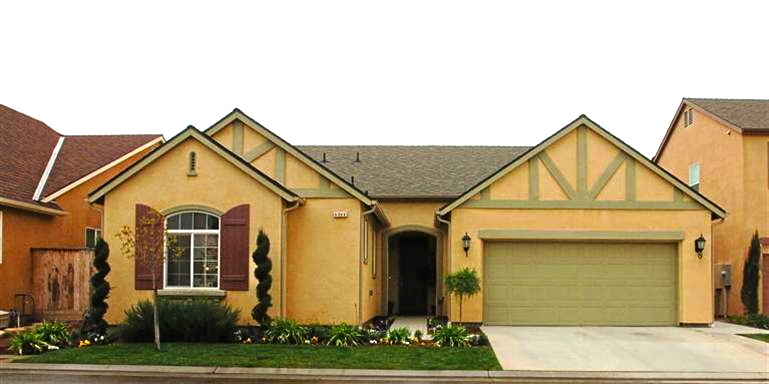 Clovis House: 4044 Heritage Ln