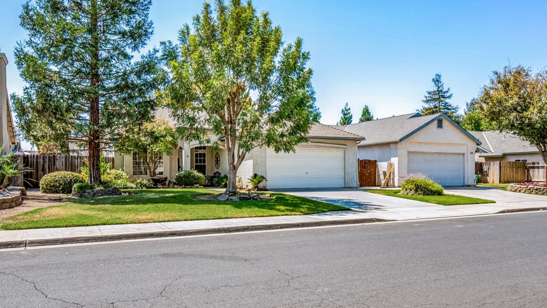 Clovis House: 352 W Kelly Ave
