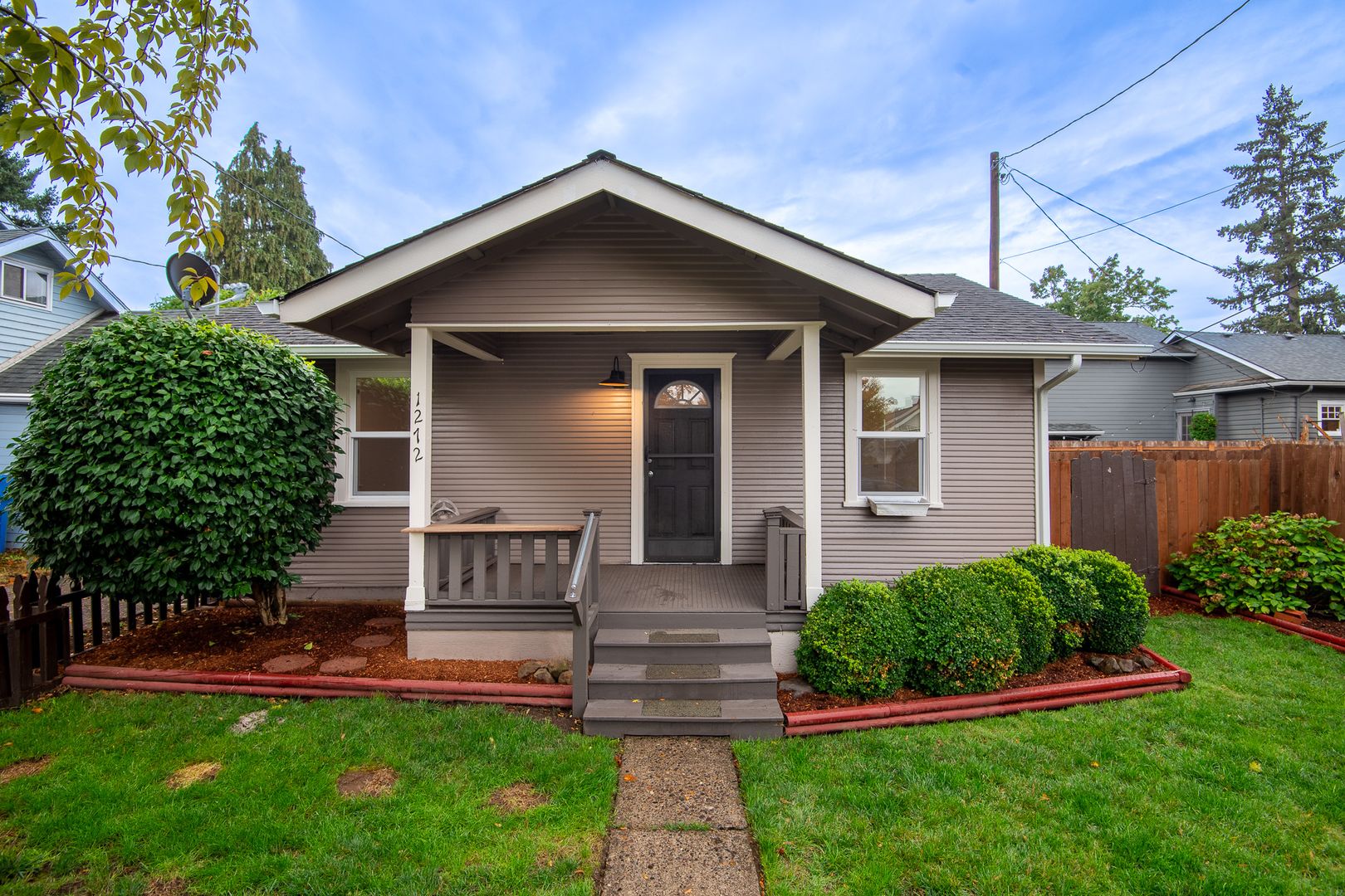 Salem House: 1272 3rd St NW