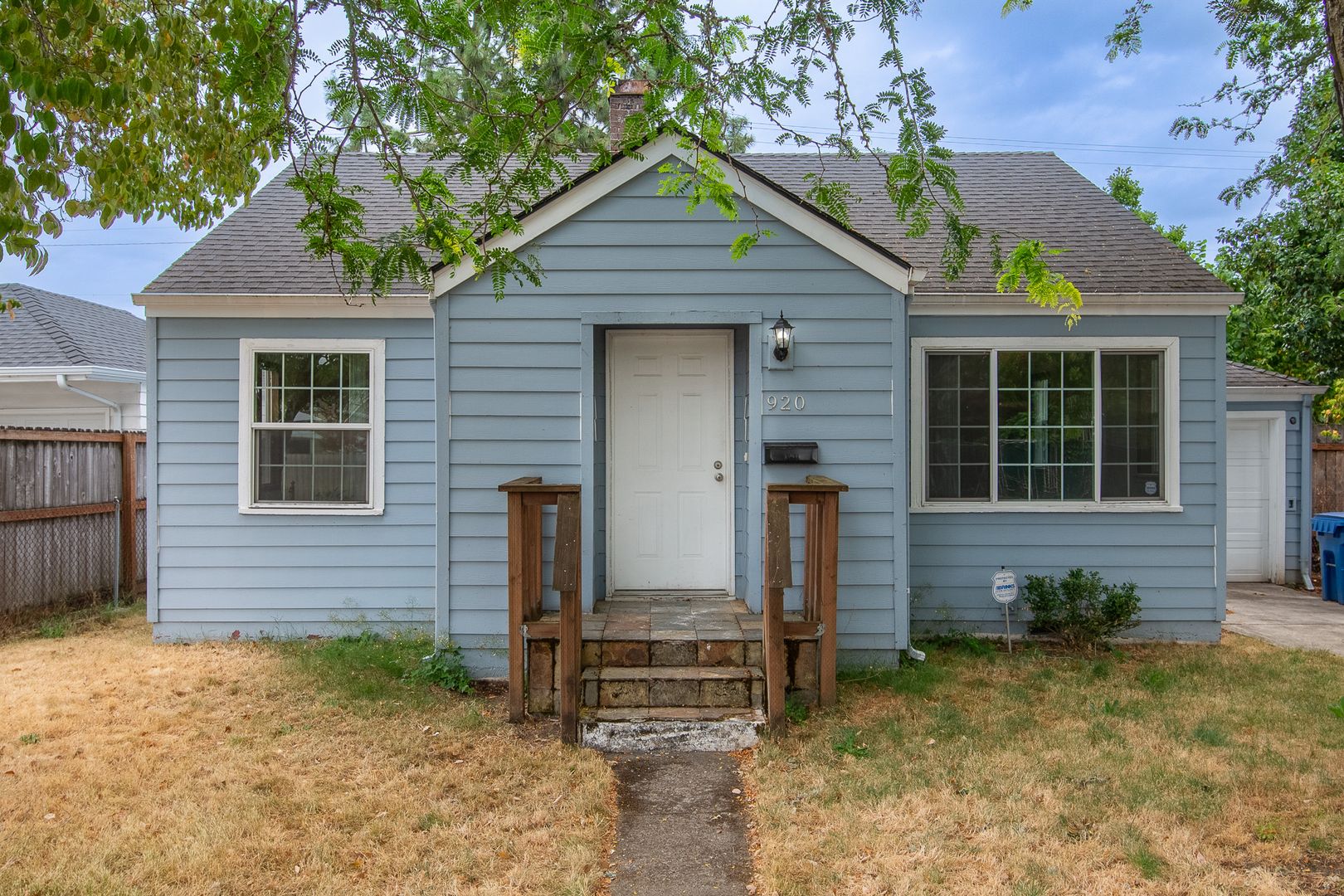 Salem House: 920 13th Street NE