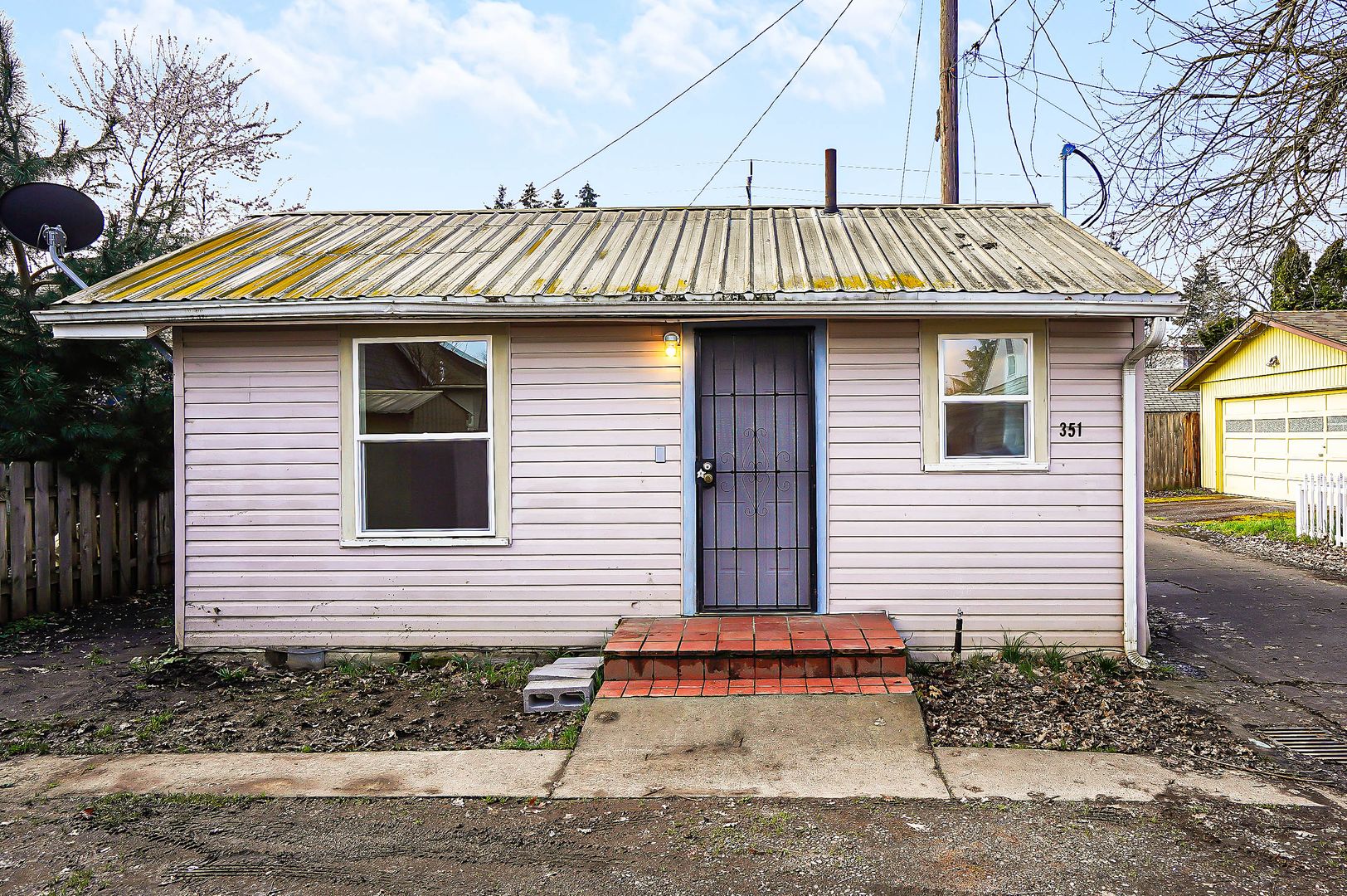 Salem Apartment: 351 19th Street Southeast