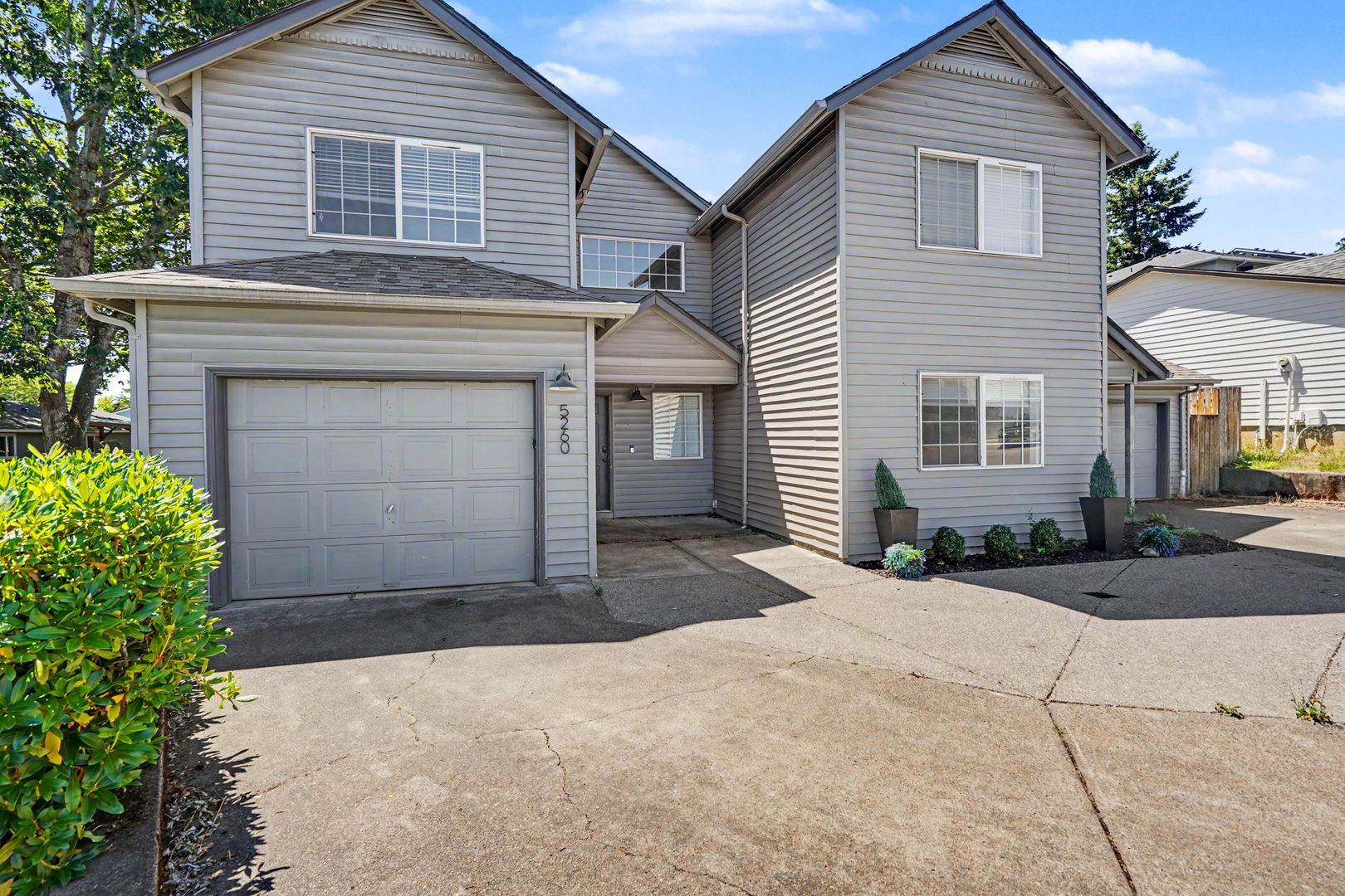 Salem Apartment: 5260-5262 Springcrest Drive