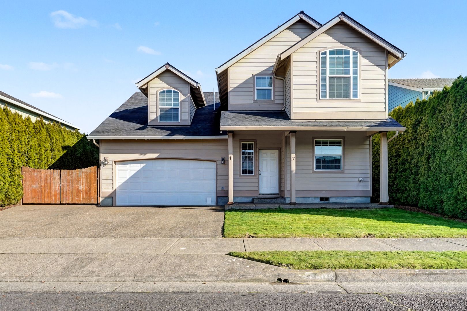 Salem House: 4936 Evie Jean St NE