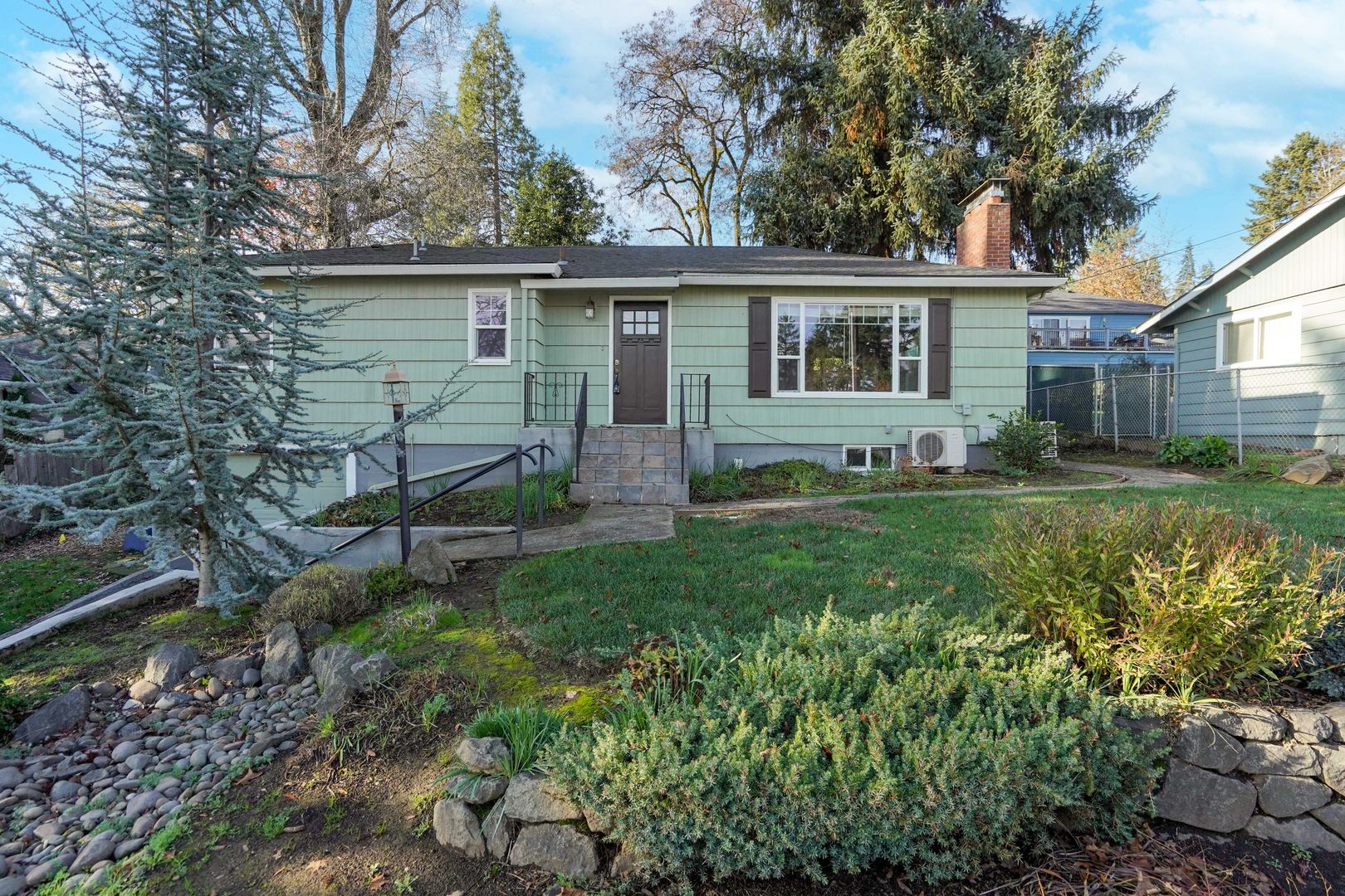 Salem House: 1025 Terrace Drive NW