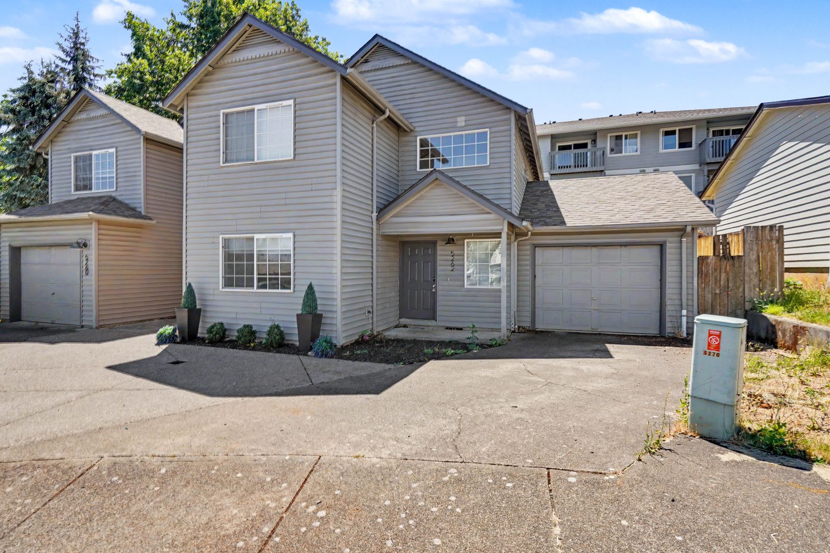 Salem Apartment: 5260-5262 Springcrest Drive