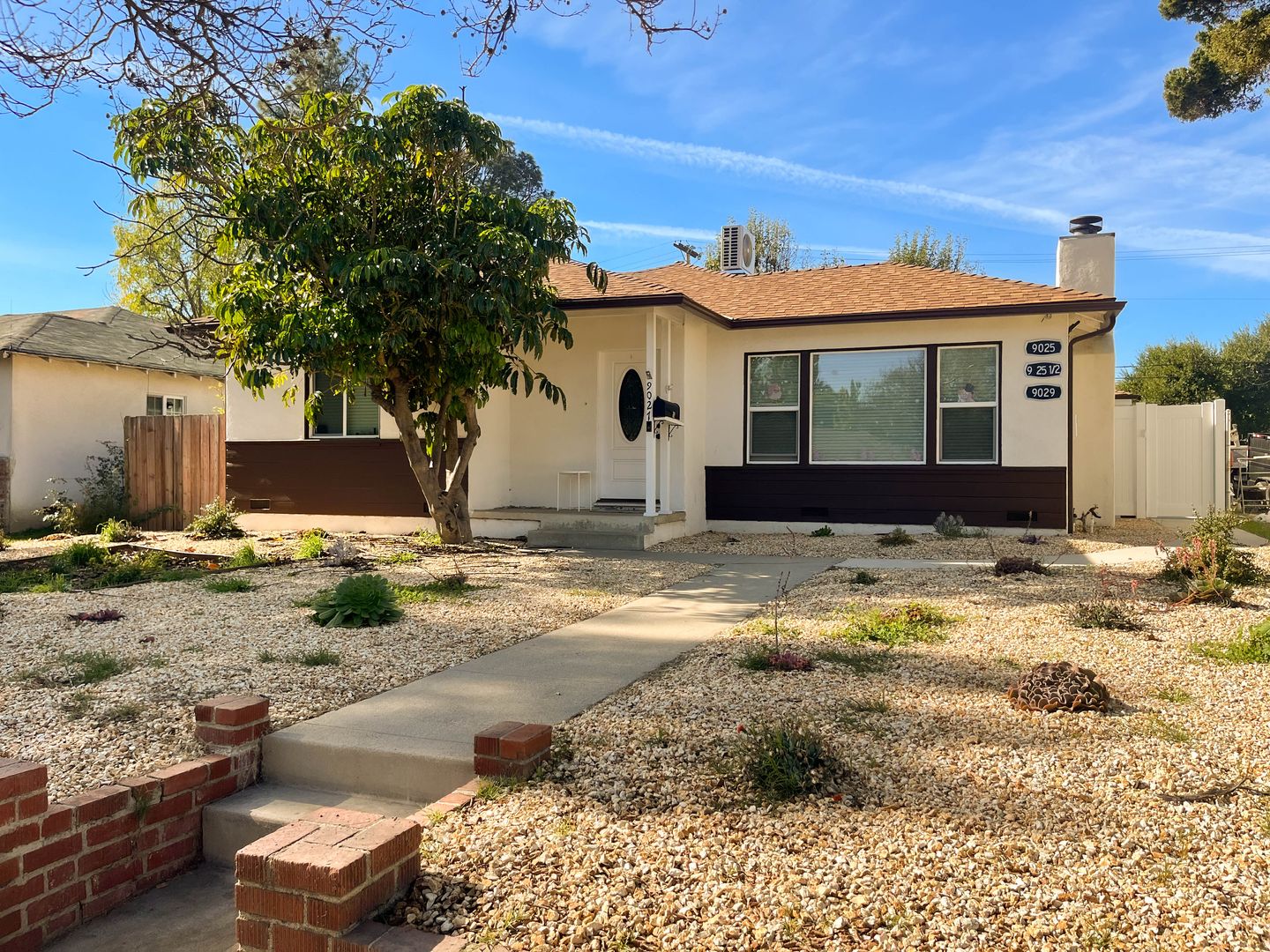 Northridge Apartment: 9027 Lindley Ave