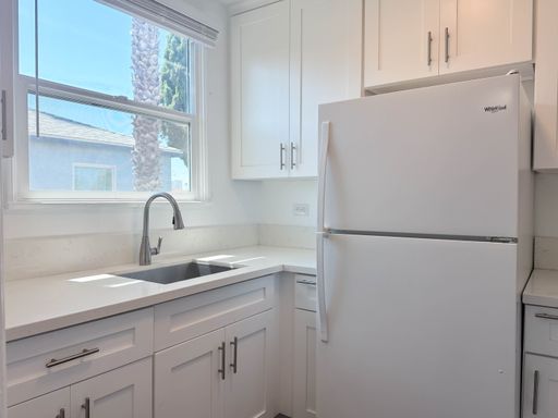 Charming North Park 2 Bedroom with Assigned Parking! – photo 1