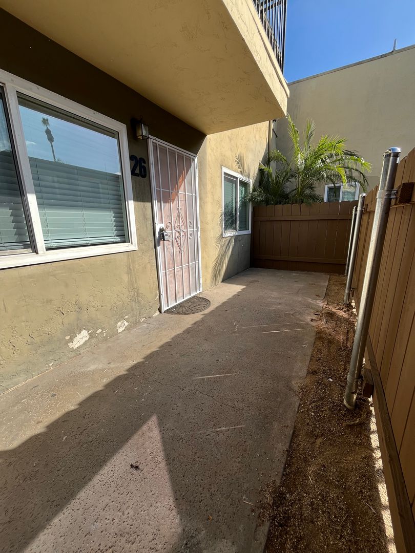 El Cajon Apartment: 871 N. Mollison Ave