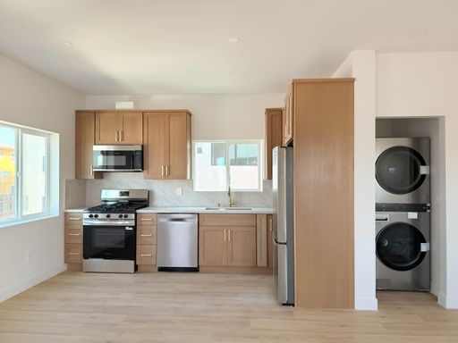 Brand New 2 Bedroom 2 Bathroom Upstairs Apartment with Washer & Dryer! – photo 1