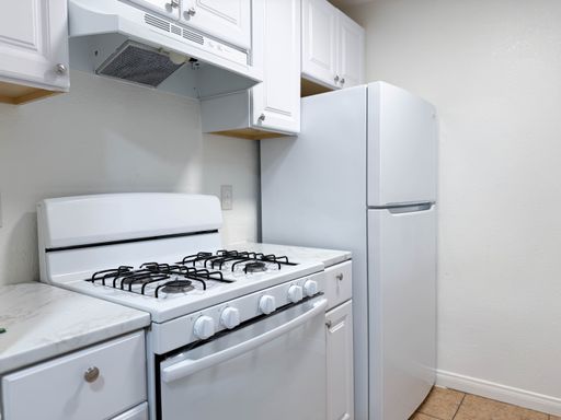 Comfortable and Convenient 1 bedroom 1 bathroom in City Heights! – photo 1