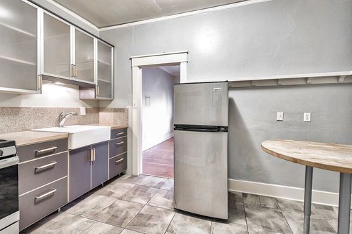 Modern Studio with breathtaking views at Historic Celtic Arms! – photo 1