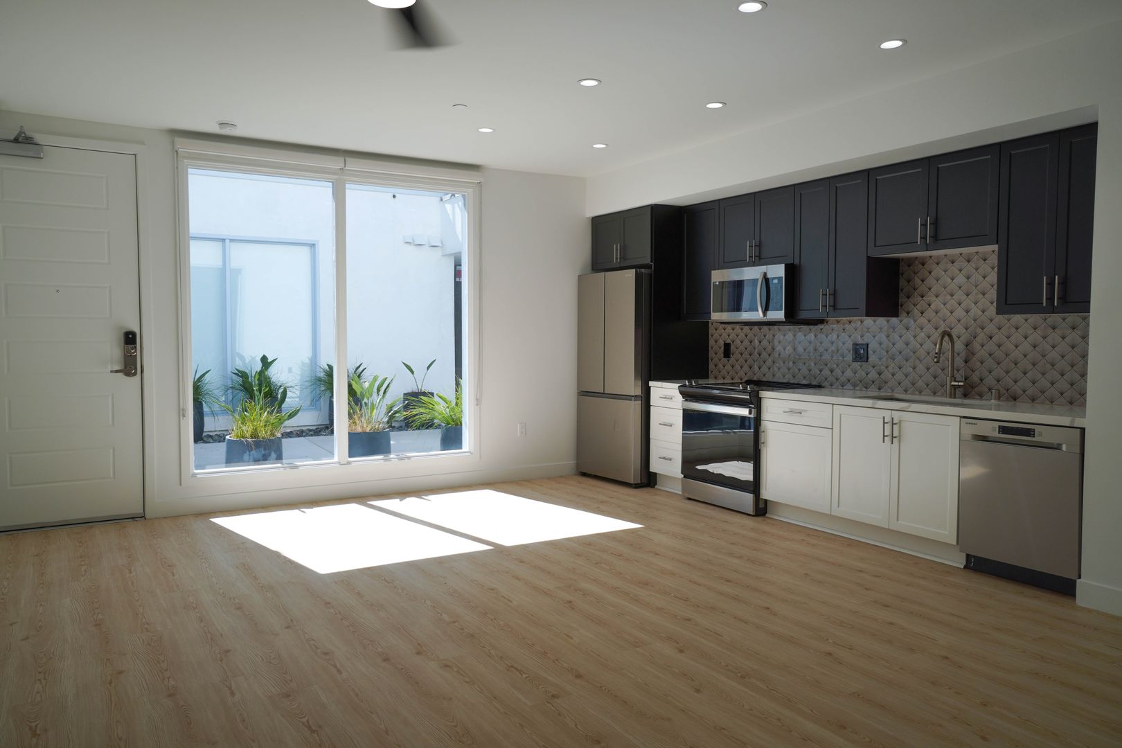 San Diego Apartment: 3910 Chapman Street