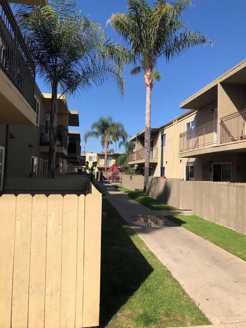 El Cajon Apartment: 871 N. Mollison Ave