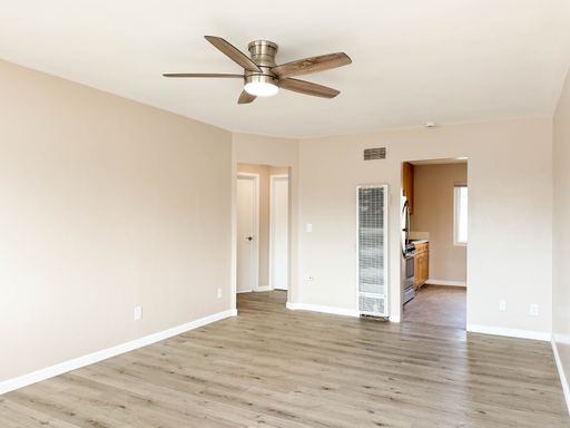 Stylish Upstairs 2 Bed 1 Bath Near SDSU, In-Unit Laundry! – photo 1