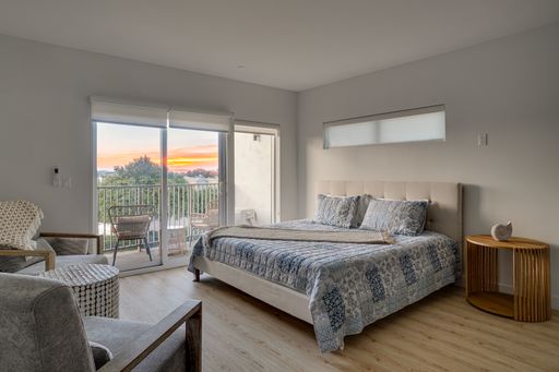 Stunning Fully furnished Studio Minutes from the Beach! – photo 1