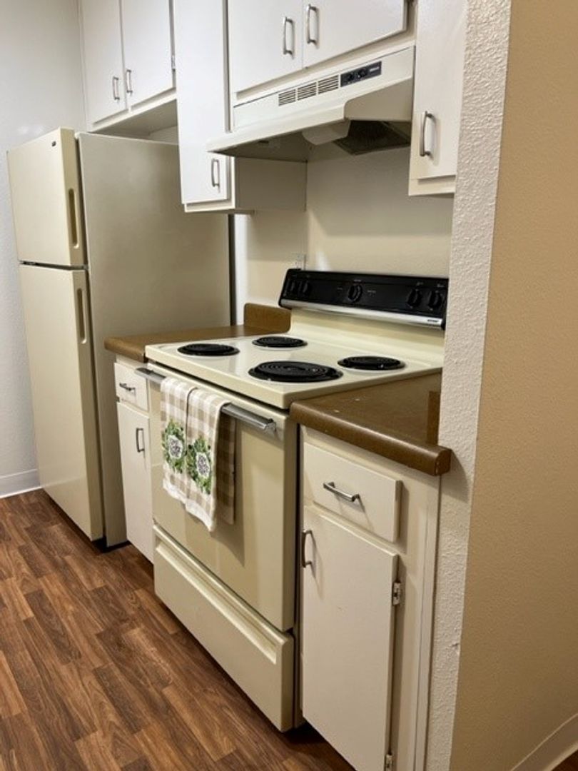 La Mesa Apartment: 7490 Collins Ave