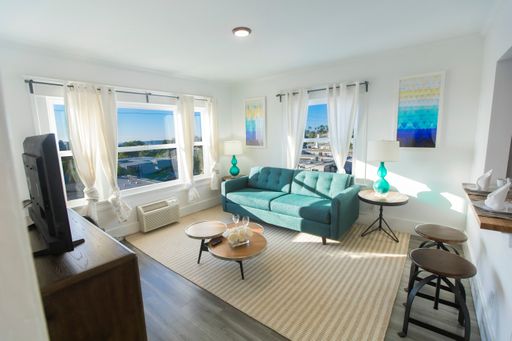 1 bedroom Beautiful Remodeled Apartment – photo 1