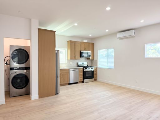 Brand New Construction 2 Bedroom 2 Bath Downstairs Apartment with In-Unit Laundry! – photo 1
