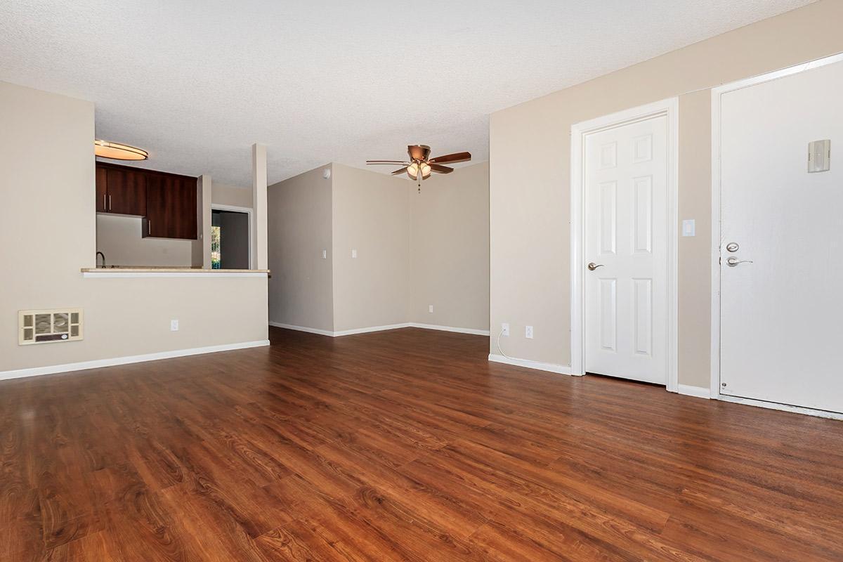 La Mesa Apartment: 5333 Baltimore Dr