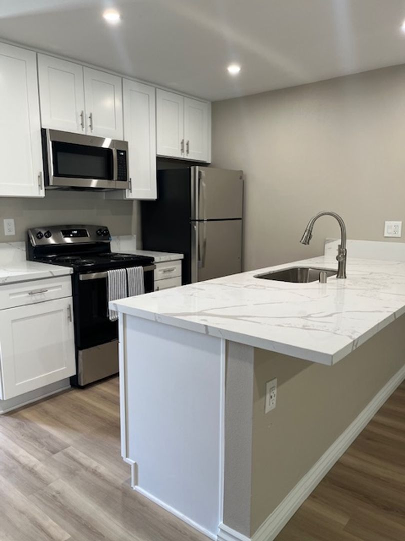 San Diego Apartment: 6867 Golfcrest Drive