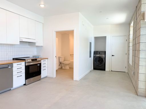 ONE MONTH FREE! (OAC) | First Floor Studio Retreat in the Heart of Hillcrest! – photo 1