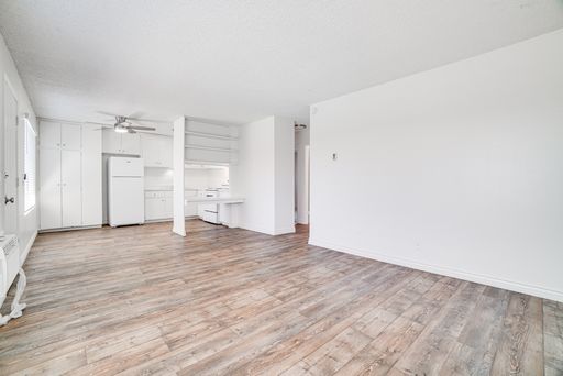 Spacious 2bedroom 1.5bath Downstairs Apartment with Parking, and Front and Back Patio! – photo 1
