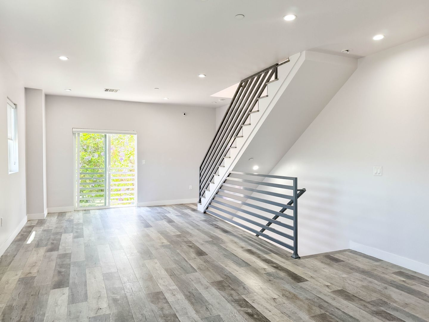 North Hollywood Apartment: 5726 Case Ave