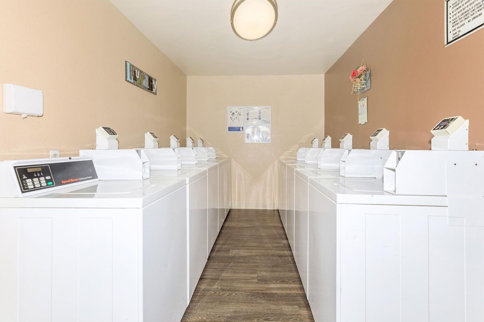 Santee Apartment: 8961 N Magnolia Ave