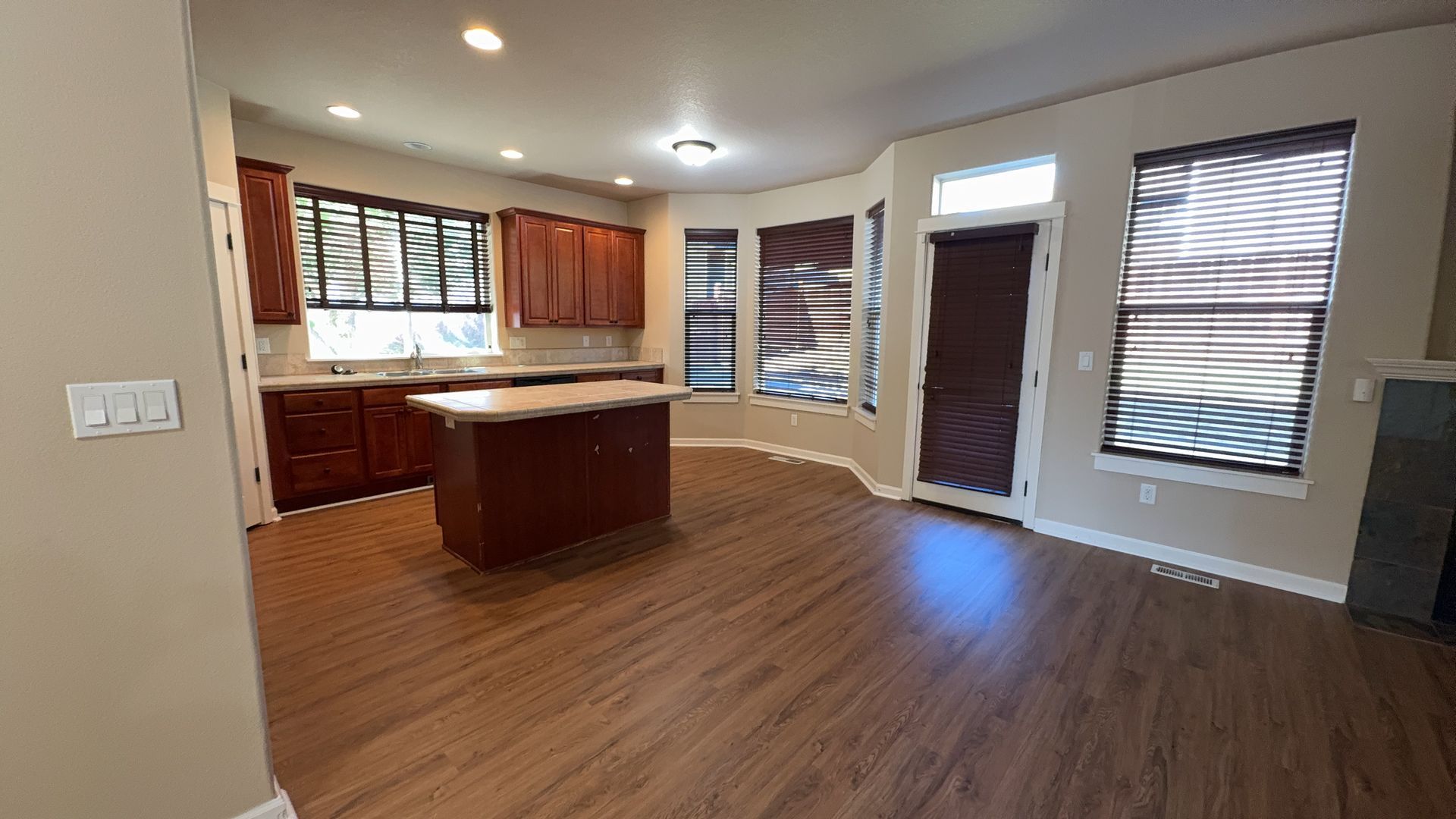 Salem House: 5363 Kali St SE