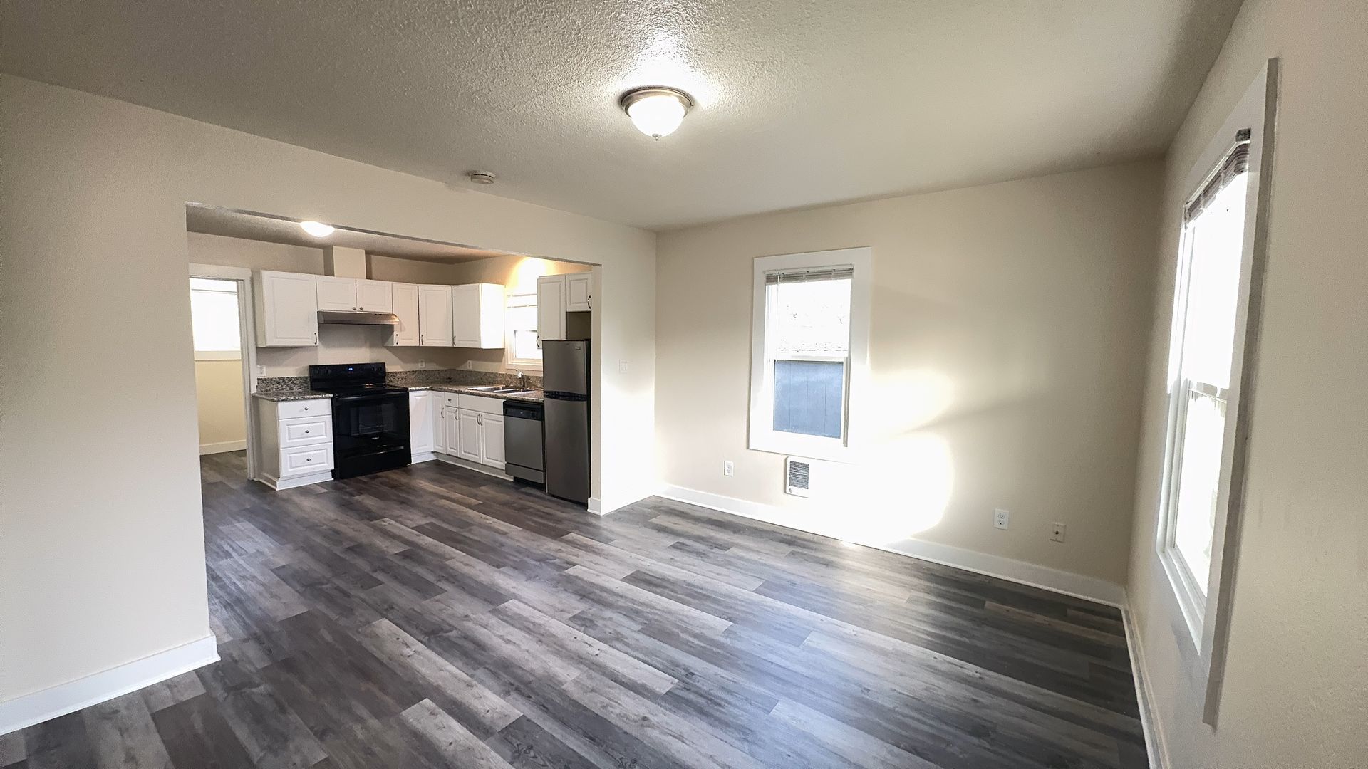 Salem House: 1925 Broadway Street NE