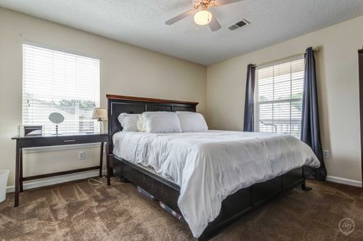 Spacious 3 bedroom, 2 bathroom apartment – photo 1