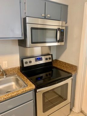 2208 A, Lionel Lane – photo 1