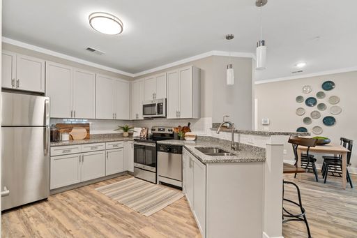 Spacious 2 bedroom, 2 bathroom apartment – photo 1