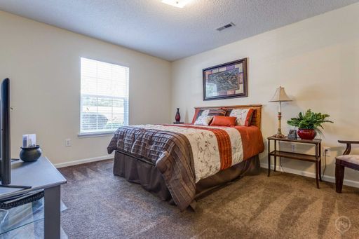 Spacious 2 bedroom, 2 bathroom apartment – photo 1