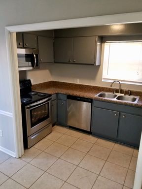 2 Bed, 1.5 Bath Apartment – photo 1
